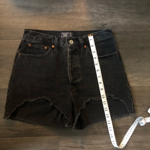 Abercrombie & Fitch Women’s Annie High Rise Black Denim Shorts 26/2 - Picture 3 of 5